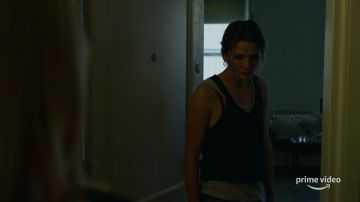 Noir Lâche T-Shirt sans Manches porté par Emily Byrne (Stana Katic) in Absentia (Saison 02)
