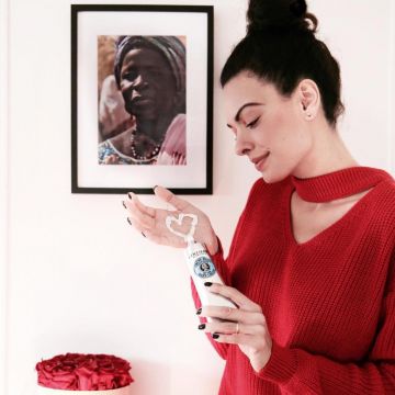Crema de manos de L'Occitane en la cuenta de Instagram de @nicolebernardes