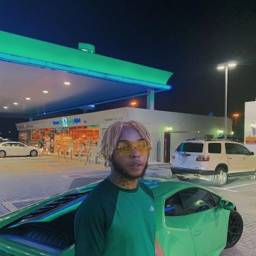 Les lunettes de soleil jaunes Dior portées par Zola sur son compte Ins­ta­gram @Binks­zola