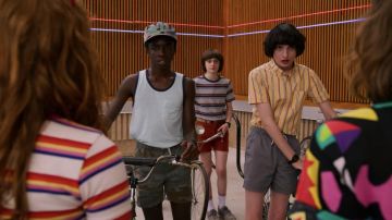 Camiseta sin mangas usada por Lucas Sinclair (Caleb McLaughlin) como se ve en Stranger Things Temporada 3 Episodio 2