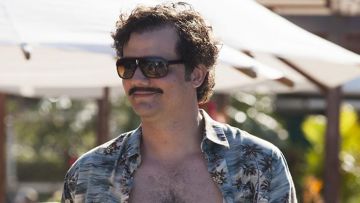 Sunglasses worn by Pablo Escobar (Wagner Moura) as seen in Narcos (S01E05)