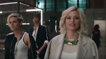 Collar verde usado por Bosley (Elizabeth Banks) en Los ángeles de Charlie