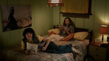 Space Gamer Magazine read by Mike Wheeler (Finn Wolfhard) in Stranger Things (S03E01)
