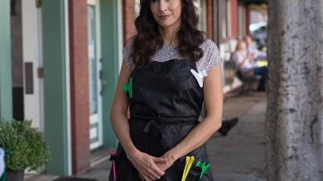 Hairdressing Clips worn by Raina (Michaela Watkins) as seen in The House