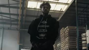 McQ Alexander McQueen Impression Graphique Hoodie, portés par Scarlxrd dans son GXING LA DISTANCE. la musique de la vidéo
