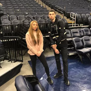 Les Sneakers adidas Yeezy Boost 350 V2 Core Black White de Zach LaVine sur le compte instagram de @zachlavine8