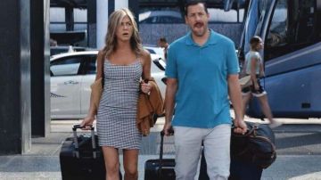 Dress worn by Audrey Spitz (Jennifer Anniston) as seen in Mur­der Mys­tery