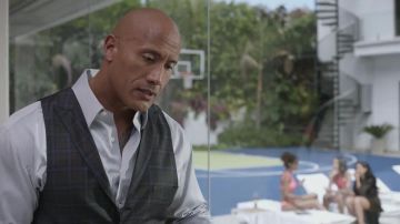 Gris à Carreaux Gilet porté par Spencer Strasmore (Dwayne Johnson) dans Ballers (Saison 3)