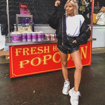 Les baskets blanches Buffalo sur le compte Instagram de @noholita
