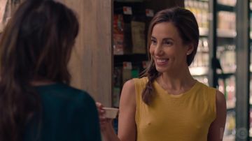 The yellow tank top of a woman in Mrs. Fletcher (Season 1)