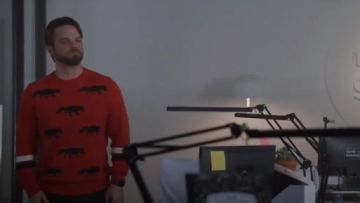 PS Paul Smith Urban Fox jumper usado por Evan Speck (T.J. Linnard) en Good Trouble (S02E02)