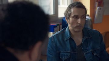 The jean jacket worn by Vincent Elbaz in Andy