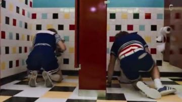 Converse Chuck Taylor Low Top Casual Shoes worn by Robin (Maya Hawke) in Stranger Things Season 3 Episode 7