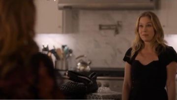 MZ Wallace The Metro Tote worn by Jen Harding (Christina Applegate) in Dead to Me (Season 01 Episode 09)