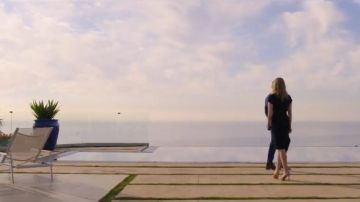 Christian Louboutin Women’s Simple 85 Patent Leather Pumps worn by Jen Harding (Christina Applegate) in Dead to Me (Season 01 Episode 09)