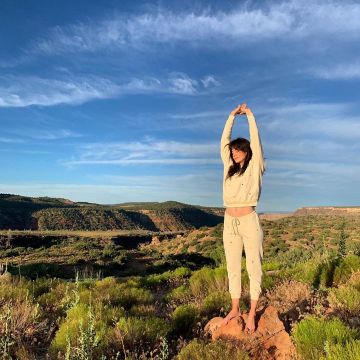 White Pants with Multi Poppy Embroidery worn by Michelle Monaghan on the Instagram account @michellemonaghan
