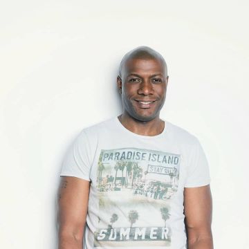 La camiseta Paradise usada por Harry Roselmack en su cuenta de Instagram @harryroselmack