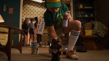The robot Magic Mike II 2002 Dustin Henderson (Gaten Matarazzo) in Stranger Things Season 3 Episode 1