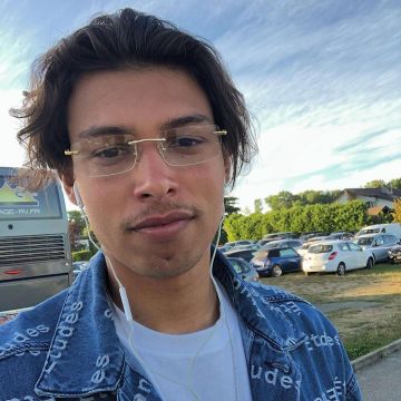 La veste en jean Études de Georgio sur son compte Instagram @georgioxv3