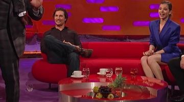 D'un Bleu profond Straight Jeans porté par Matthew McConaughey dans Le Graham Norton Show 07/12/2018