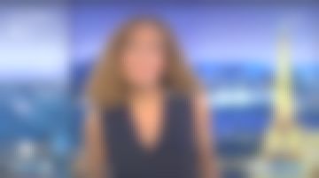 La robe ajustée boutonnée aux épaules de Sandrine Aramon dans Soir 3 le 06.07.2019