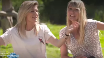 Camiseta pipelette blanca de Sandrine Arcizet en Le grand bêtisier des animaux el 07.07.2019