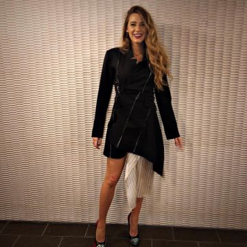 Monse Déconstruit réduit veste de robe porté par Blake Lively sur son Instagram account @blakelively