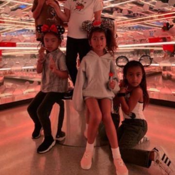 Adidas Superstar Baskets portées par le Nord-Ouest de Disneyland 22 Mai 2019