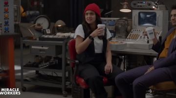 White Cotton Crew Neck Short Sleeve T-Shirt worn by Eliza (Geraldine Viswanathan) in Miracle Workers (Season 01)