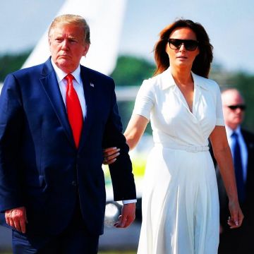 Vestido de jersey de Ralph Lauren Tabatha usado por Melania Trump llegando a la Casa Blanca el 7 de julio de 2019