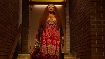 La paire de lunettes de soleil jaunes portée par Ali Davis (Taraji P. Henson) dans Ce que veulent les hommes