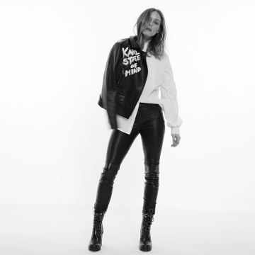 Noir Biker Veste en Cuir portés par Olivia Palermo pour la collection Karl Lagerfeld x Olivia Palermo