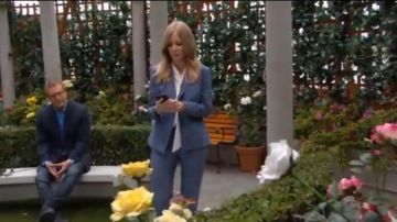 République bananière Double Breasted Fit Blazer porté par Lauralee Bell comme on le voit dans les Jeunes et Les Agités du 9 JUILLET 2019