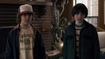The t-shirt Castroville from Dustin Henderson (Gaten Matarazzo) in Stranger Things Season 1 Episode 6