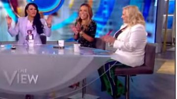 Derek Lam 10 Crosby Floral-Print Track Pant avec Side-Snap Détail porté par Meghan McCain sur Le point de Vue le 9 JUILLET 2019