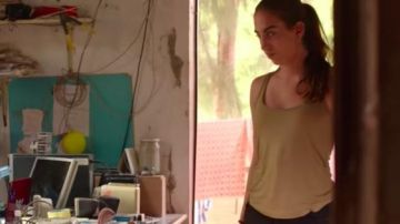 Monki Beige Camiseta sin mangas de Marta (Elena Andrada) en Staff Only