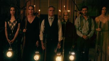 The sweater sleeveless black Tony The Domas (Henry Czerny) in Wedding Nightmare