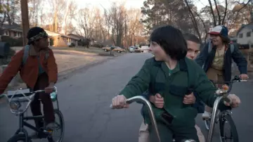 Le bandana camouflage de Lucas Sinclair (Caleb McLaughlin) dans Stranger Things Saison 1 Episode 7