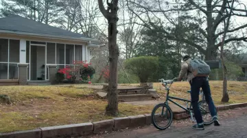 Les sneakers Saucony de Lucas Sinclair (Caleb McLaughlin) dans Stranger Things Saison 2 Episode 6