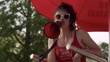 The red bathing suit printed Hawkins Heather Holloway (Francesca Reale) in Stranger Things (S03E02)