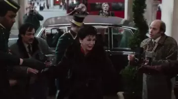 Le manteau noir en fourrure de Judy Garland (Renée Zellweger) dans Judy