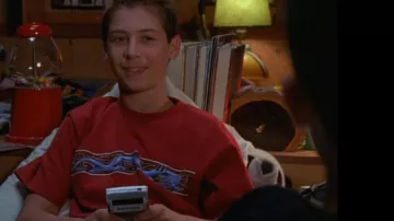 Console Nintendo GameBoy Pocket of Reese (Justin Berfield) in Malcolm (Season 1)