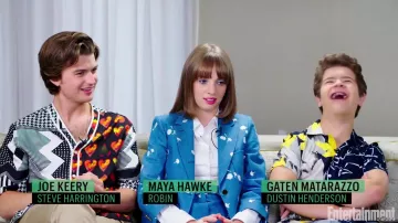 Reiss Imprimé Shirt porté par Gaten Matarazzo, comme on le voit dans Le Casting De "Choses étranges" Pourrait Être Obsédé par le centre Commercial Bretzels par Entertainment Weekly