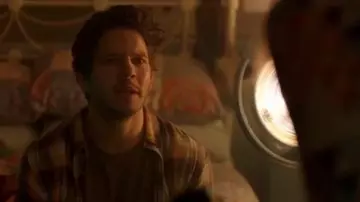 The t-shirt in brown worn by Anthony (Damien Molony) in Crashing (S01E01)