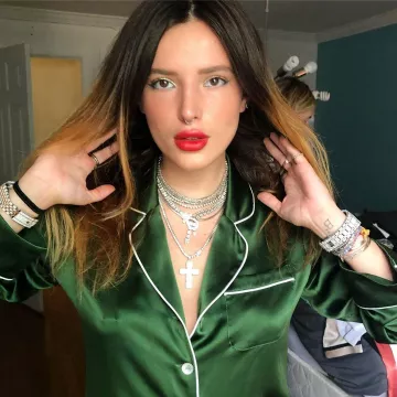 Pijama Olivia von Halle usado por Bella Thorne en su cuenta de Instagram @bellathorne