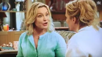 La camisa verde menta usada por Marjorie (Jeanne Savary) en En Famille del 10.7.2019