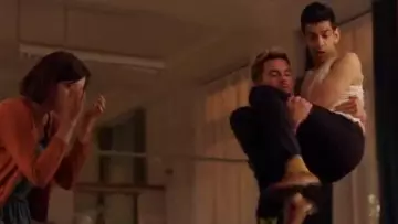 The white tank top worn by Fred (Amit Shah) in Crashing (S01E01)