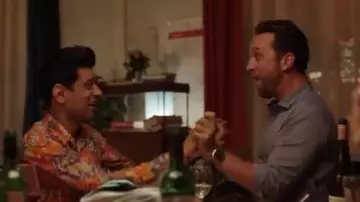 The shirt in grey worn by Will (Lachie Chapman) in the serie Crashing (S01E01)
