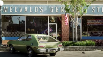 The Ford Pinto of Joyce Byers (Winona Ryder) in Stranger Things (S03E01)