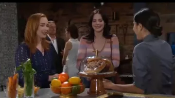 Ramy Brook Leeor Haut porté par Camryn Grimes comme on le voit dans les Jeunes et Les Agités du 10 JUILLET 2019